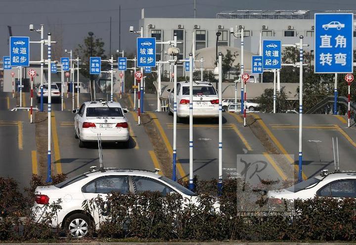模拟考试车
